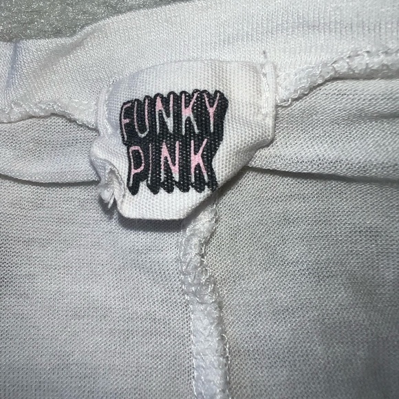 Size medium, colors white & black, tee from Funky Pink. - Picture 4 of 4
